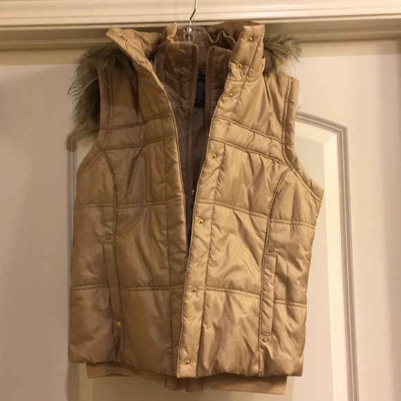 NY&Co Golden faux fur hooded vest - Picture 3 of 8